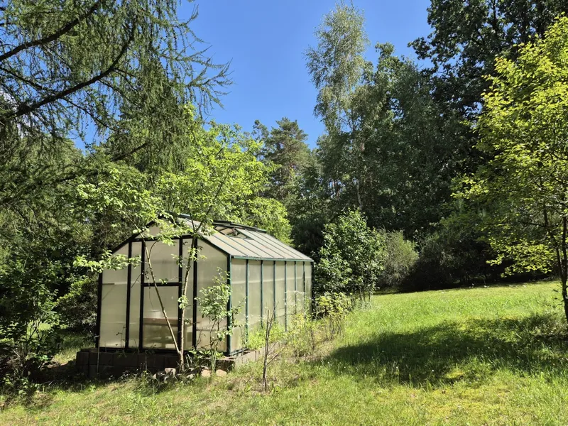 Gewächshaus im Garten