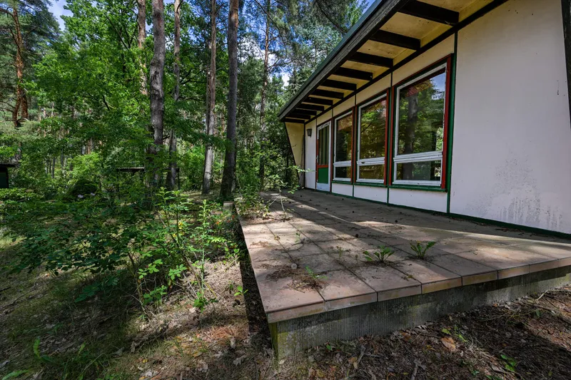 Verglastes Gartenhaus, weitere Ansicht