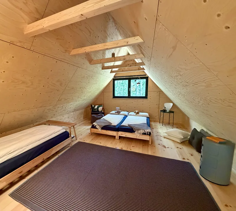 Dachzimmer in ganzer Breite
