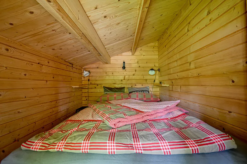 Schlafzimmer im Blockhaus